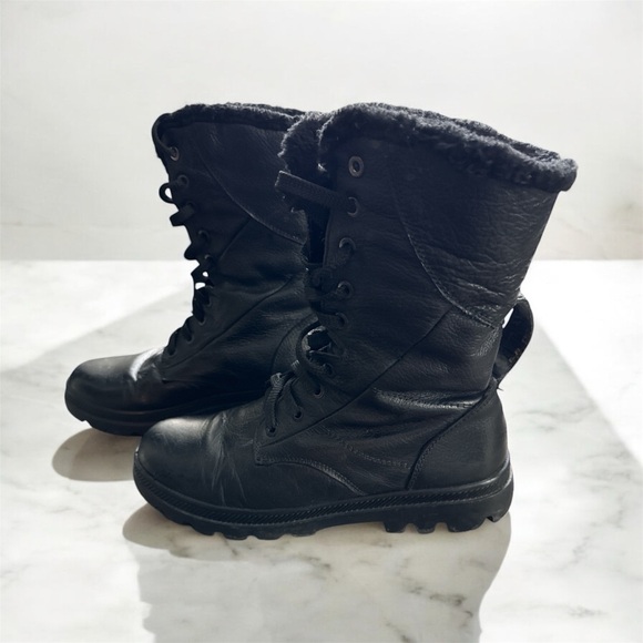 Black Fur-Lined unisex Boots - Picture 3 of 5